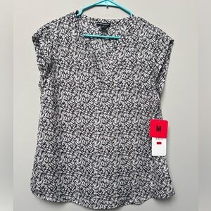 Hilary Radley Black and White Graphic Cap Sleeve Blouse